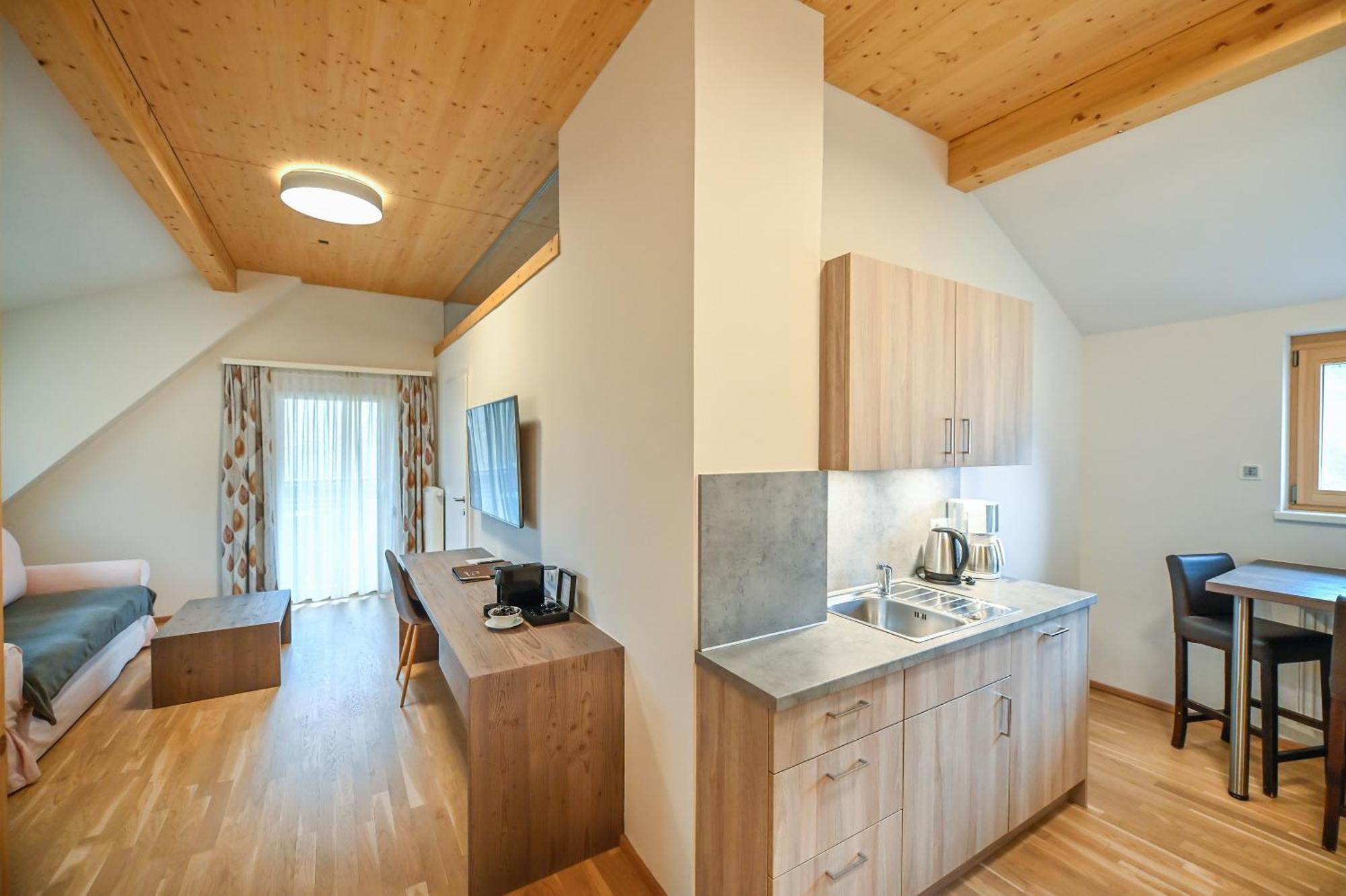 Apartmenthaus Pastner Am Teich Übelbach エクステリア 写真